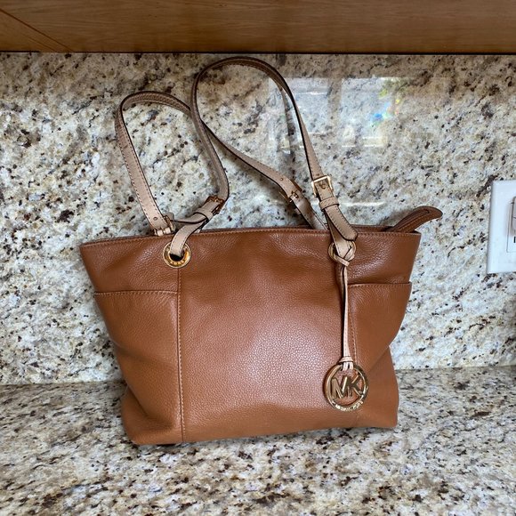 Michael Kors Tan W/Gold Hardware Pebble Leather Bag - Picture 2 of 15